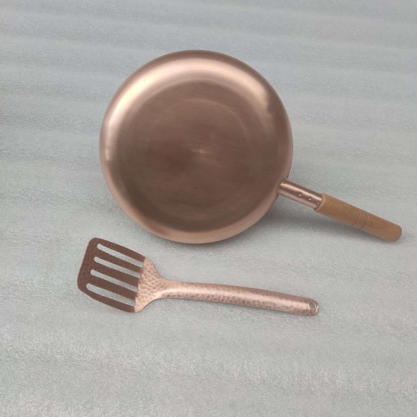 10" Round Plain Copper Pan with Matte Finish, Wood Handle and Spatula